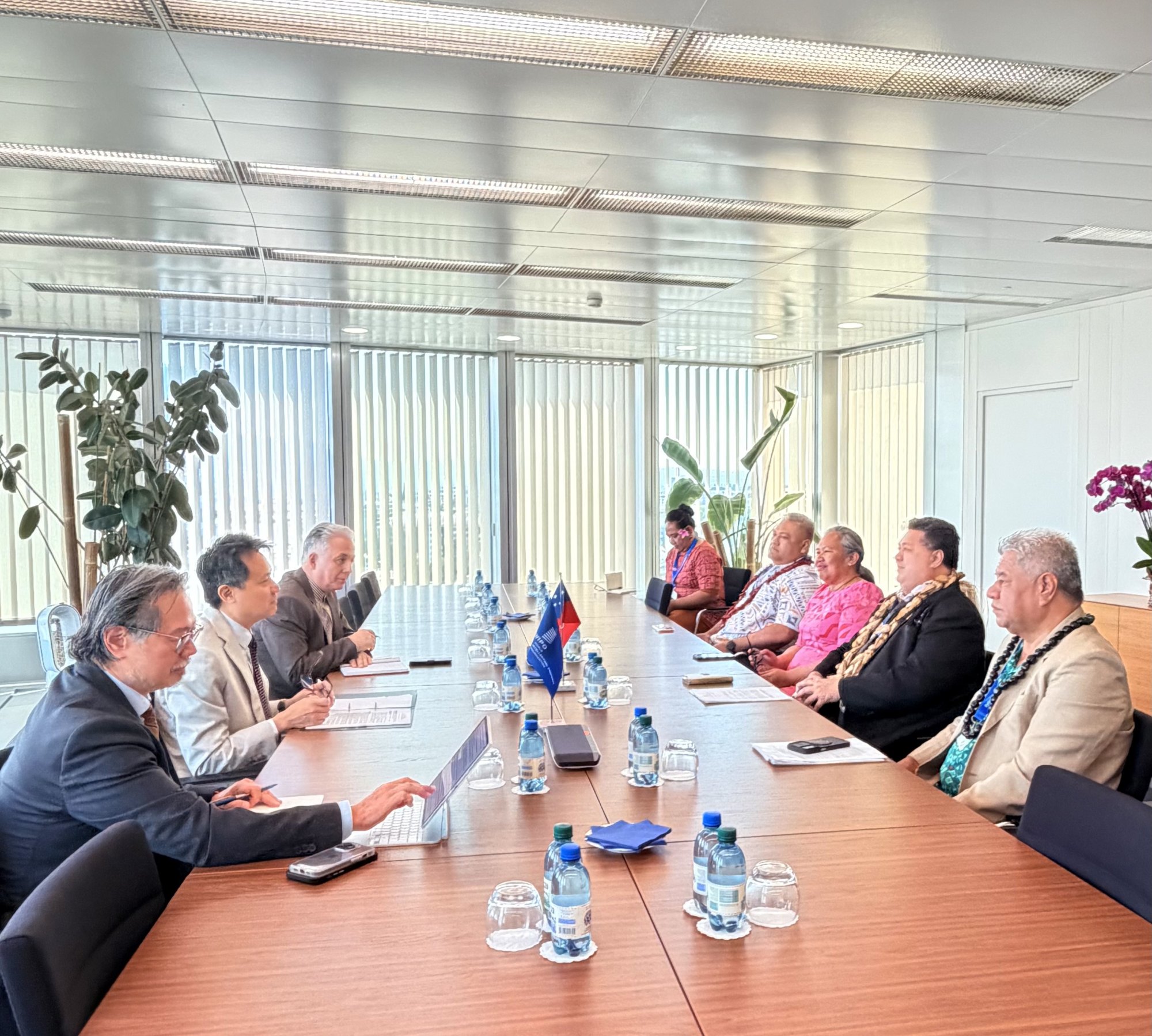 Samoa delegation meeting with WIPO Director General Daren Tang around a boardroom table in Geneva